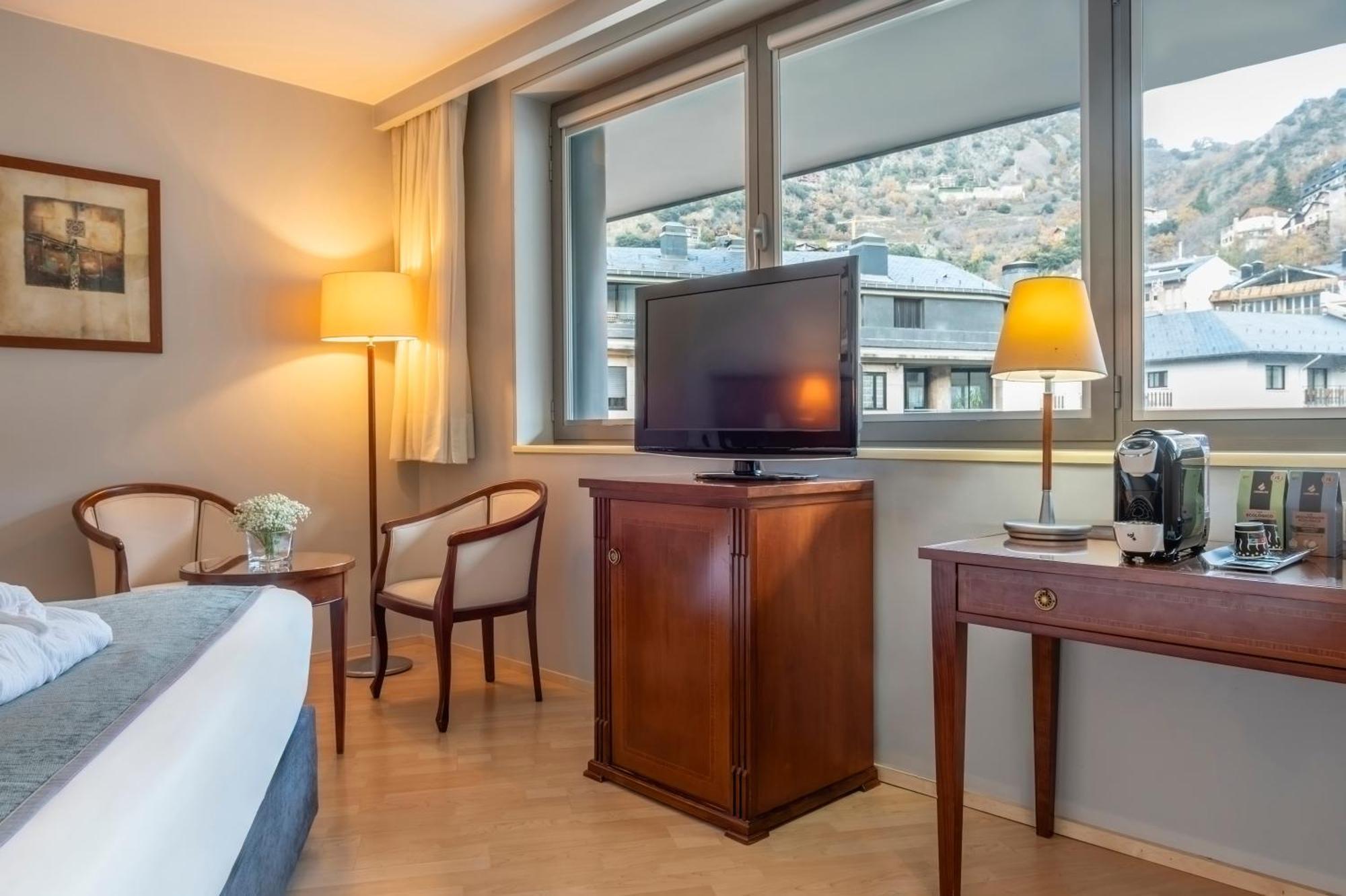 Hesperia 4*
